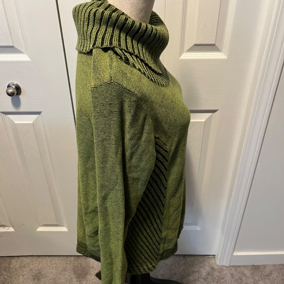 Laura size XL pullover - Picture 9 of 12